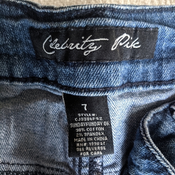 Junior Shorts - Picture 2 of 4